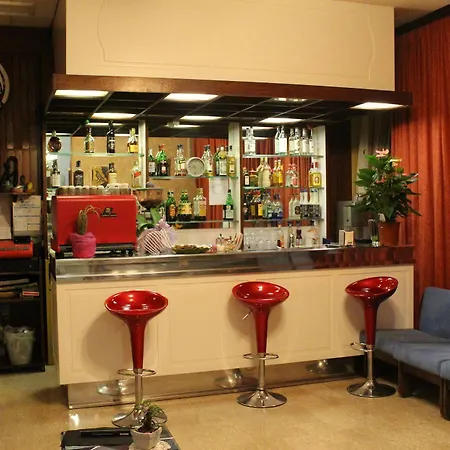 Holiday 3*