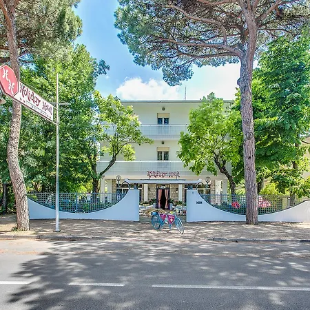 Holiday Hotel 3*