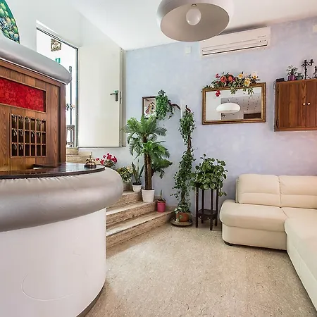 Szálloda Holiday 3*