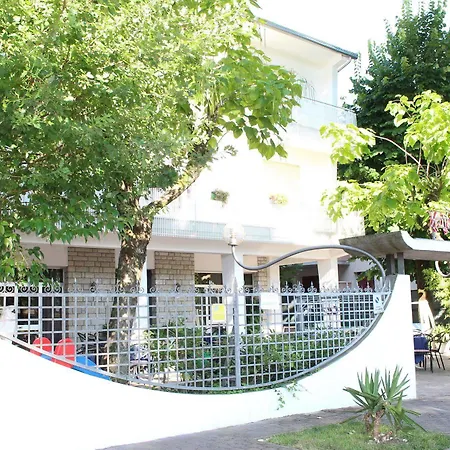 Holiday Szálloda 3*